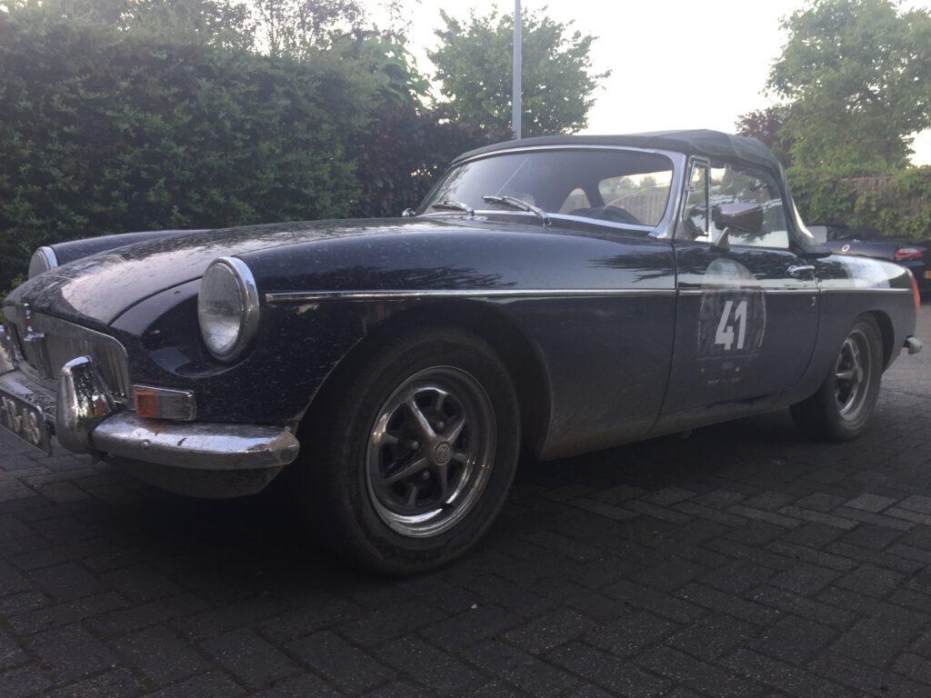 oldtimer verhuur mgb blauw